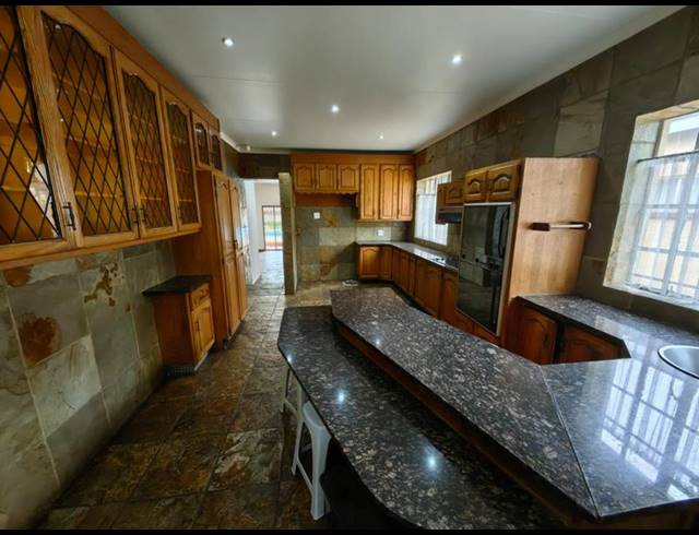 4 BEDROOM HOUSE FOR SALE IN VANDERBIJLPARK SW 5